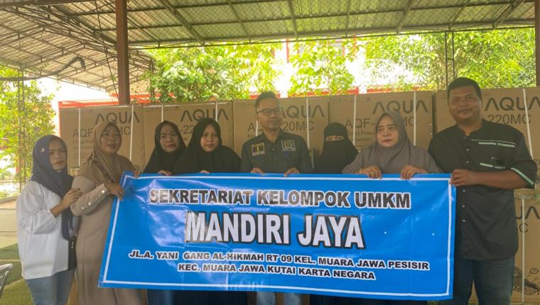 Bantu Ibu-Ibu Pelaku UMKM, Baharuddin Demmu Salurkan Ratusan Alat Produksi