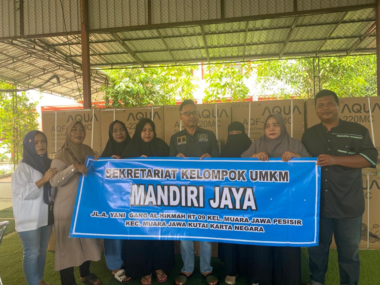 Bantu Ibu-Ibu Pelaku UMKM, Baharuddin Demmu Salurkan Ratusan Alat Produksi