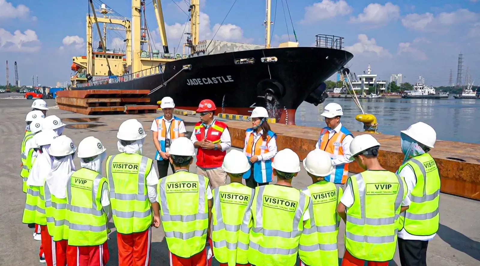 PTP Nonpetikemas Buka Pintu Pelabuhan untuk Anak-Anak Tanjung Priok