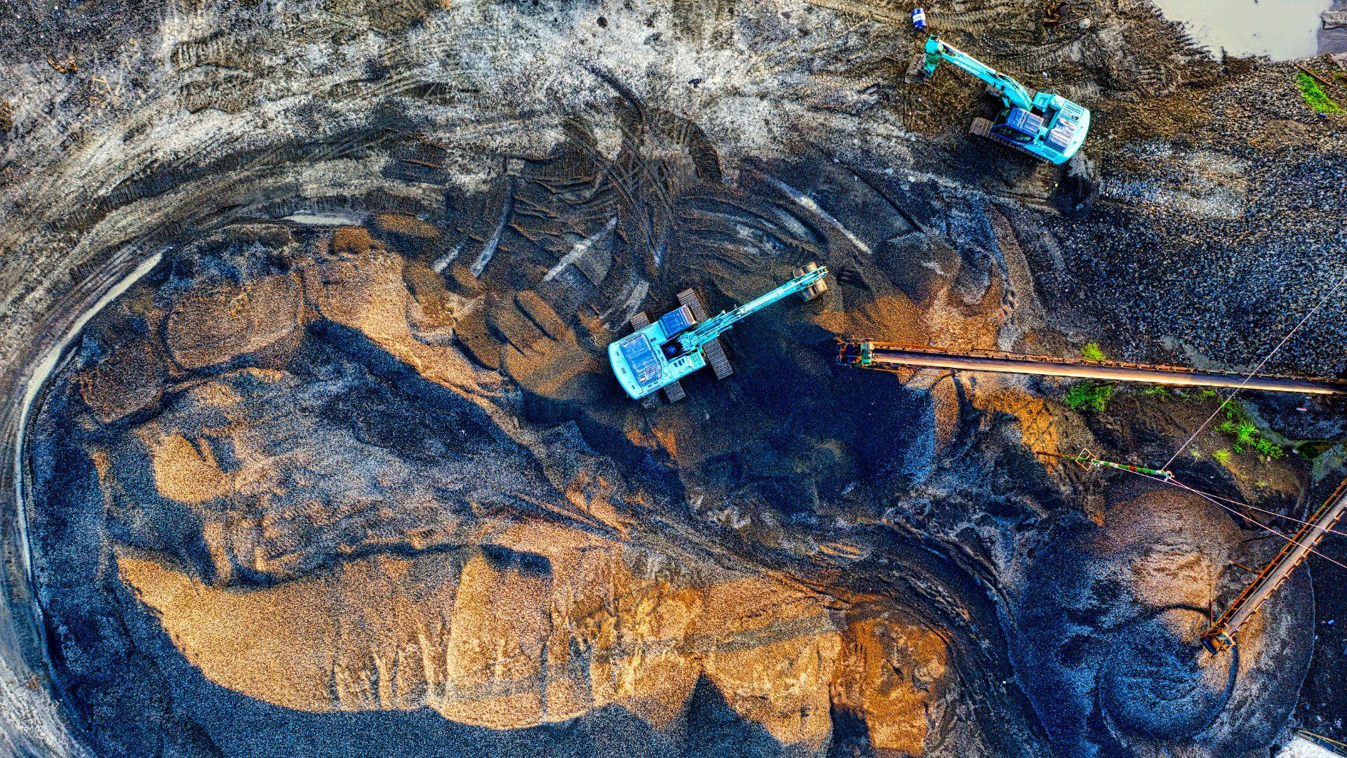 Ledakan Investasi Nikel dan Kendaraan Listrik: Siapa Paling Diuntungkan?