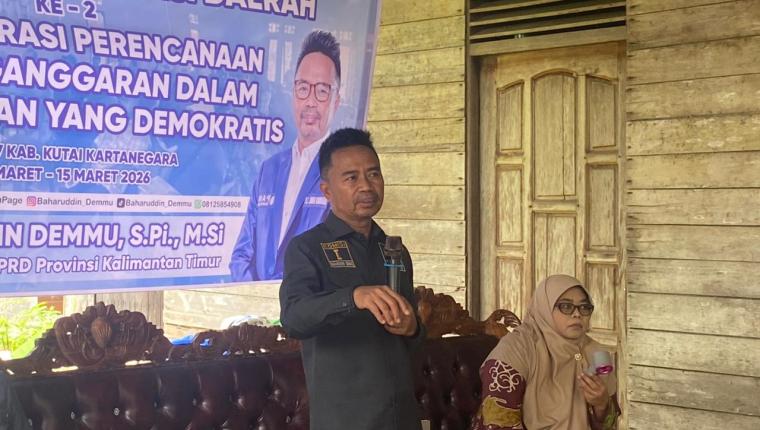 Baharuddin Demmu Angkat Isu Transparansi Anggaran dalam Penguatan Demokrasi di Desa Bangun Rejo